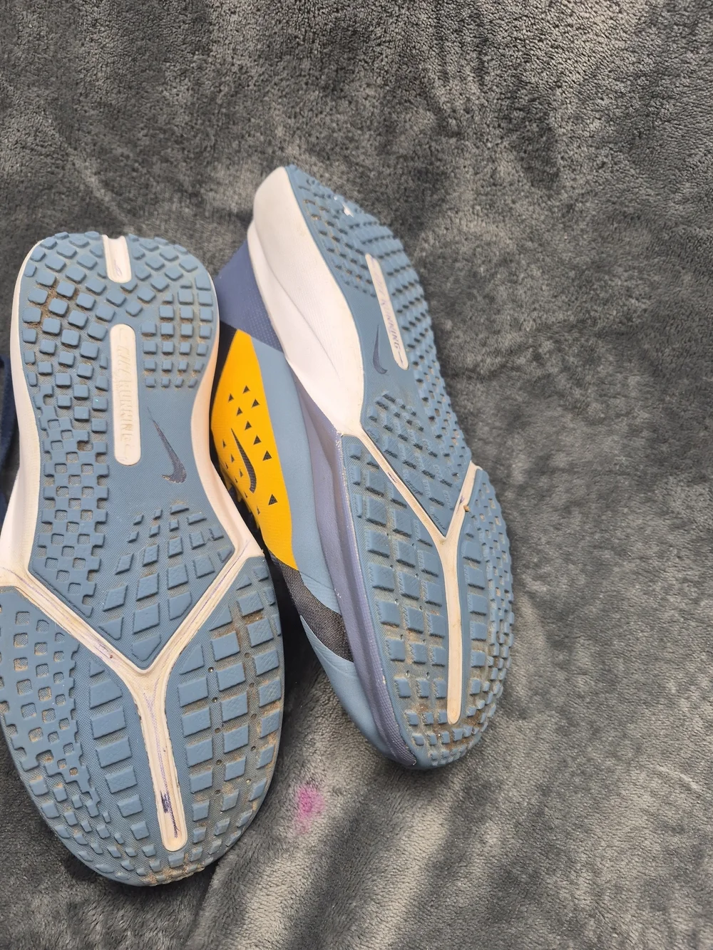 Nike Sony Fly Running Shoes Navy Mesh Bright Yellow Midfoot Suze 4.5 Youth